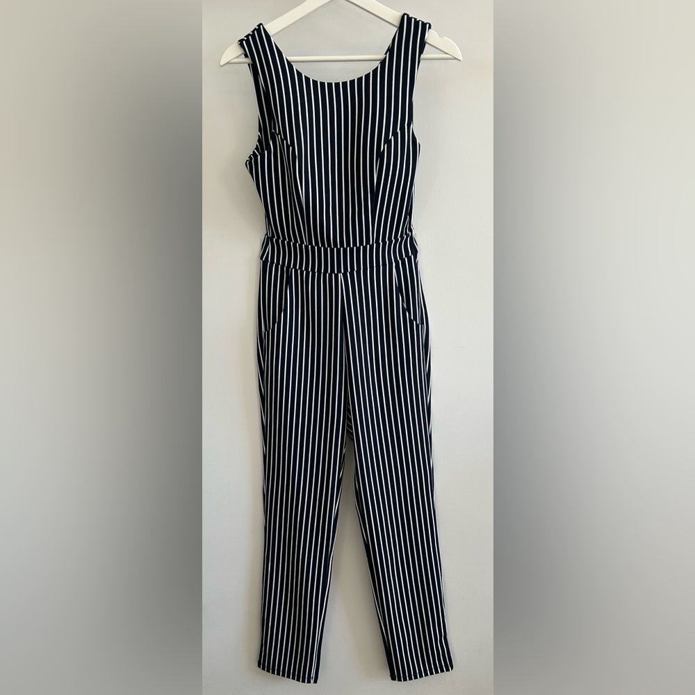 ✨Host pick ✨Chic Striped Sleeveless Jumpsuit NWOT - Picture 3 of 11